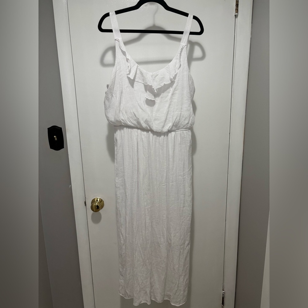 Avenue White Ruffled Maxi Dress Size 14/16